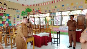 Melihat Kondisi ruang kelas